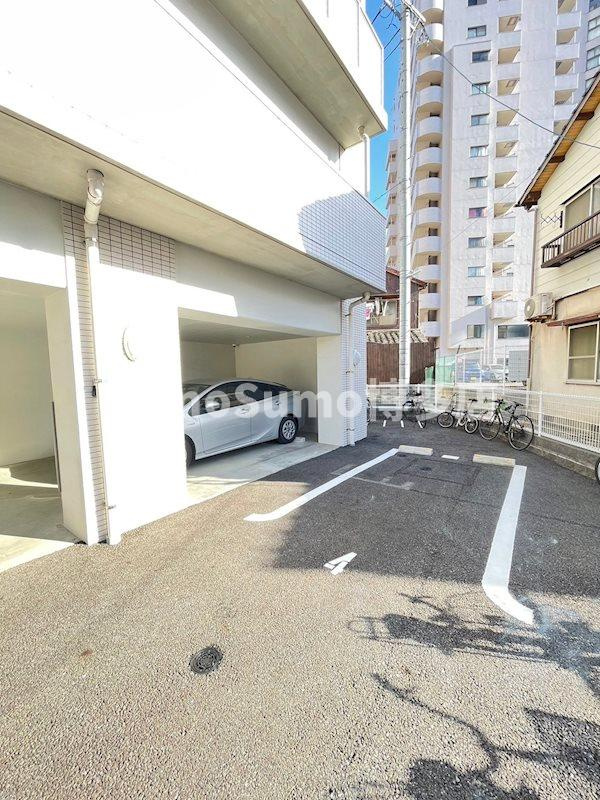 LIBTH千代の駐車場