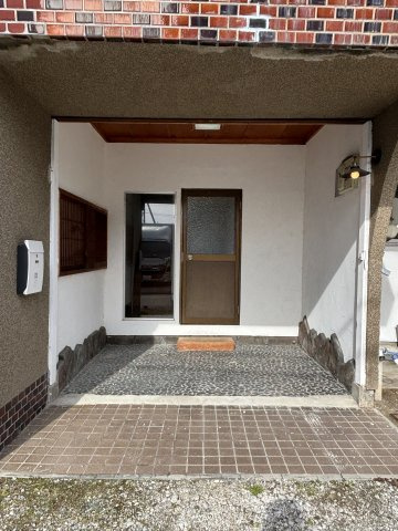 天神町K貸家の玄関