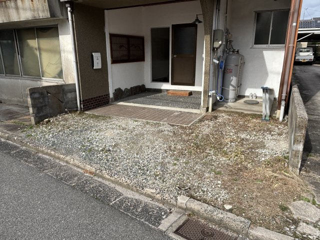 天神町K貸家の駐車場