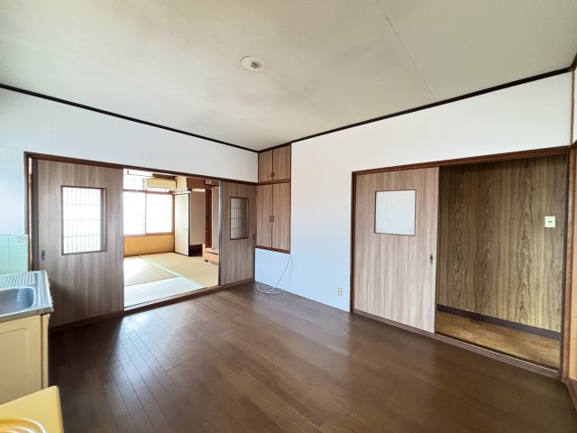 天神町K貸家の居間・リビング|2F