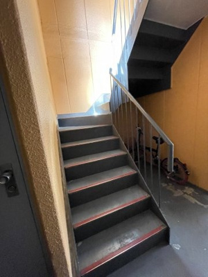 【ロビー】 | 長井ハイツ淡路 | 共用部分の階段です