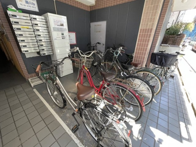 【その他共用部分】 | 長井ハイツ淡路 | 駐輪所があります