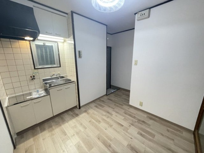 【居間・リビング】 | 長井ハイツ淡路 | 使いやすいリビングです