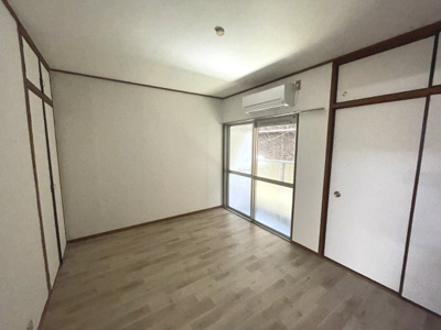 【洋室】 | 長井ハイツ淡路 | 使い勝手のいい洋室です