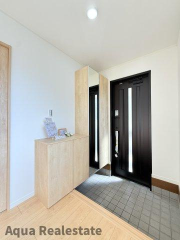 丸亀市田村町　リノベ住宅の洋室|二階南東側洋室：約11帖の広々としたお部屋です