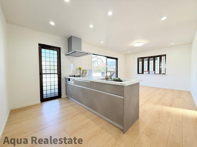 丸亀市田村町　リノベ住宅の居間・リビング|使いやすいリビングです