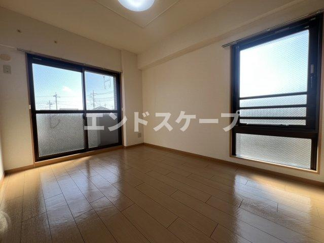 グランドレジデンスの居間・リビング|高崎、前橋のお部屋探しはエンドスケープまで！お客様の理想お聞かせ下さい♪