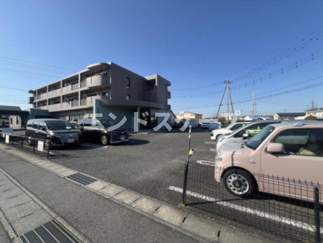 グランドレジデンスの駐車場|高崎、前橋のお部屋探しはエンドスケープまで！お客様の理想お聞かせ下さい♪