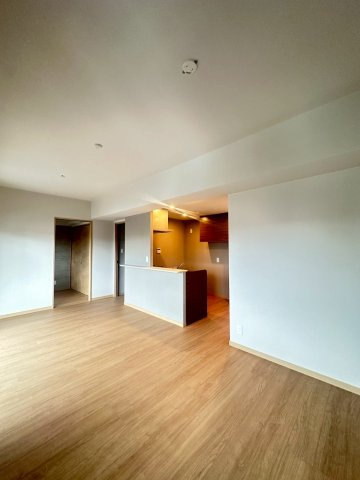 MODERN PALAZZO 博多デュオグランデWestの居間・リビング