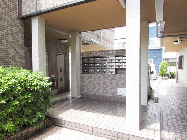 レシェンテ安倉のエントランス