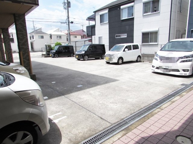 レシェンテ安倉の駐車場