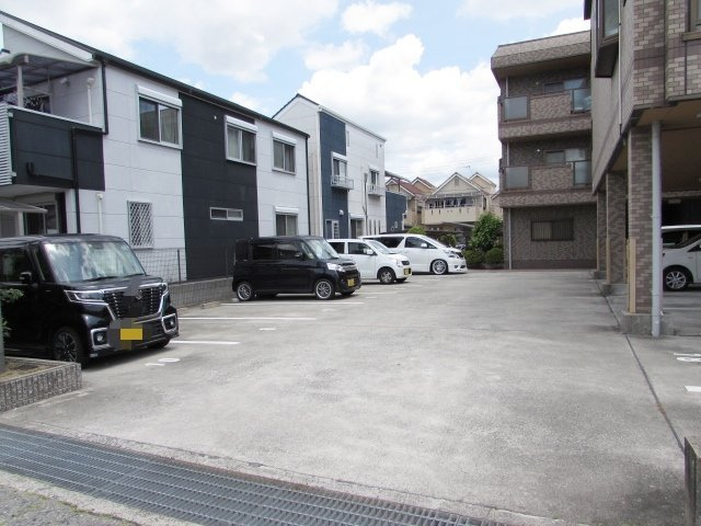レシェンテ安倉の駐車場