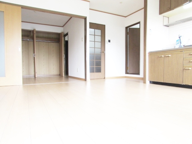 レシェンテ安倉の居間・リビング