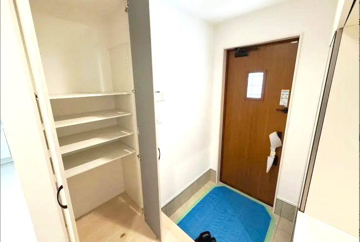 佐伯区八幡東２丁目　№35857の玄関|シューズボックス付き