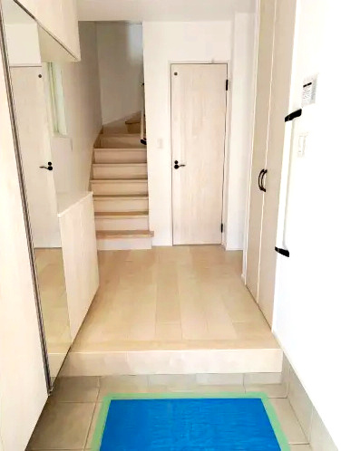 佐伯区八幡東２丁目　№35857の玄関|広く明るい玄関