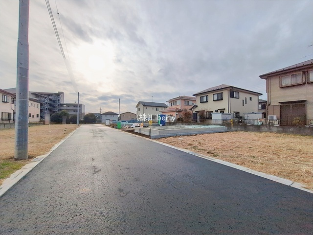 取手市戸頭17期　新築戸建　2号棟の前面道路含む現地写真