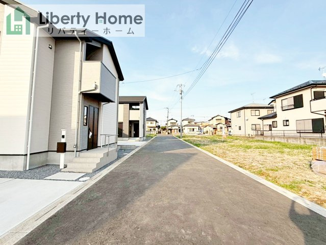 取手市戸頭17期　新築戸建　2号棟の前面道路含む現地写真
