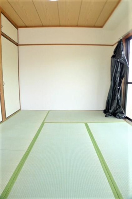 【居間・リビング】 | アイランドコーポ | こちらの居間で趣味の時間をお楽しみください