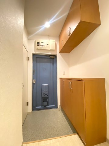 南16条ビルの玄関