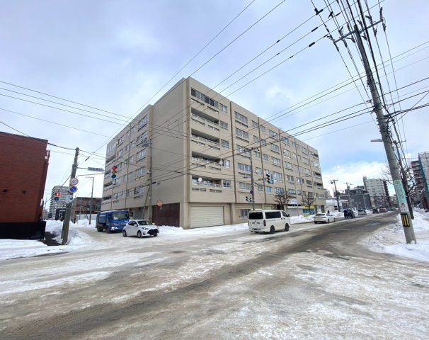 南16条ビルの外観