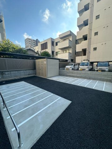 MODERN ASPIRATION 大濠公園の駐車場