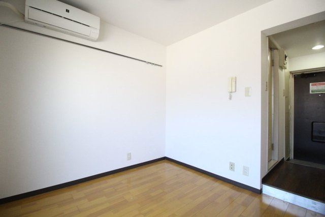 スカイコート西荻窪の居間・リビング|きれいな内装です