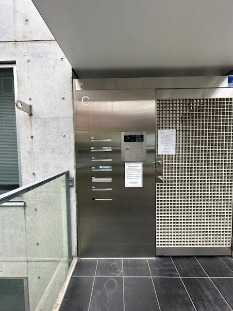Modelia　Brut表参道のエントランス