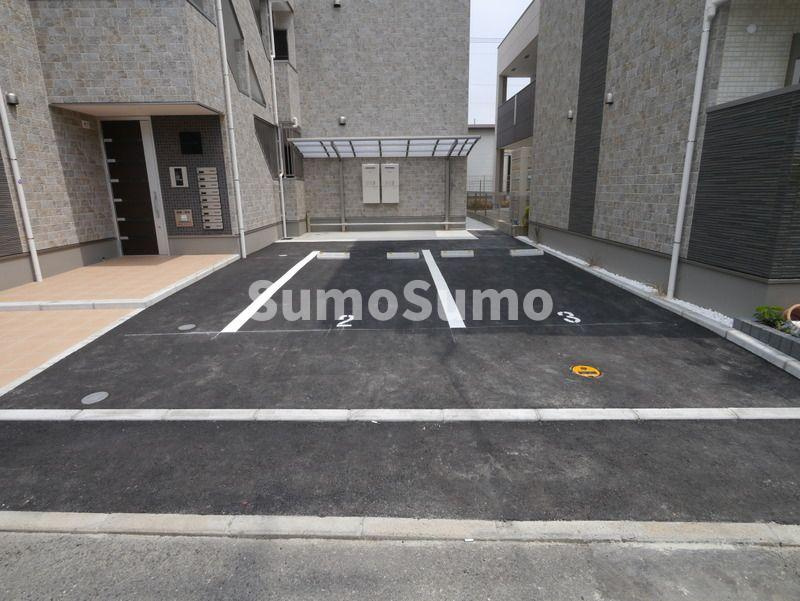 Maison de ROKUの駐車場
