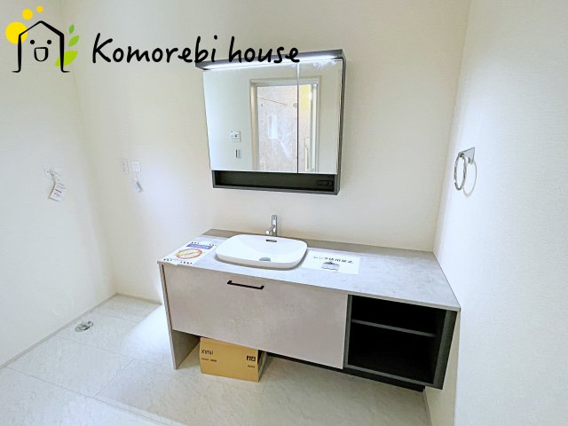 北本市西高尾　新築一戸建て　リーブルガーデン　01の独立洗面台|26.5.30　撮影済み