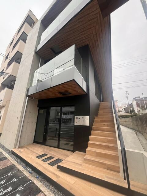 ＦＩＶＥ　ＳＴＡＲ　ＢＩＬＬの外観