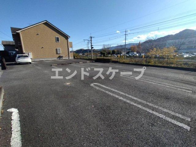 リヴァーの駐車場|高崎、前橋のお部屋探しはエンドスケープまで！お客様の理想お聞かせ下さい♪