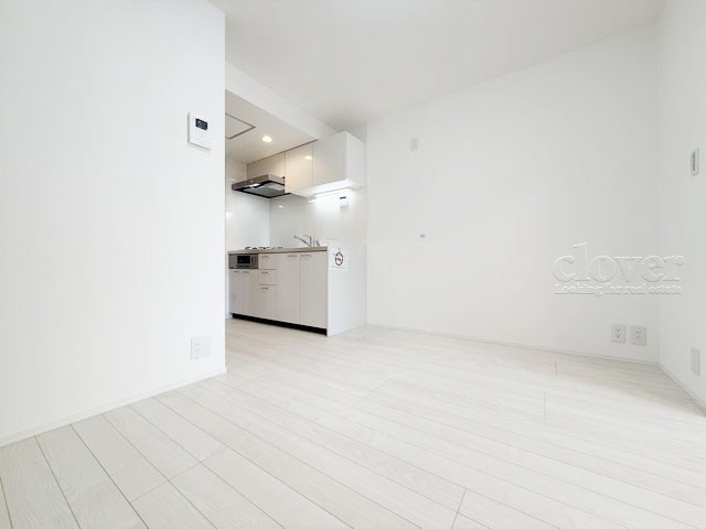 【居間・リビング】 | パラシオン笹塚 | ゆったりと過ごせるよう機能的にデザインされたDK（ダイニング・キッチン）の様子。その明るさや奥行きを感じてください。～即日のご見学可能～　お問合せはお気軽にどうぞ。