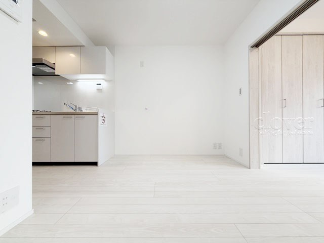 【居間・リビング】 | パラシオン笹塚 | くつろぎの空間であるダイニングキッチンの様子。安心してくつろげるよう派手さは控えて、さりとて地味すぎもせず、あなたの生活を彩ってくれます。～即日のご見学可能～　お問合せはお気軽にどうぞ。