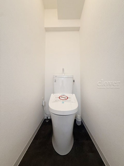 【トイレ】 | パラシオン笹塚 | 温水洗浄便座つき　トイレはもともと個人の領域である自宅の中でも、最もプライベートな空間です。だからこそ、ほしい「落ち着き」がここにあります。～即日のご見学可能～　お問合せはお気軽にどうぞ。
