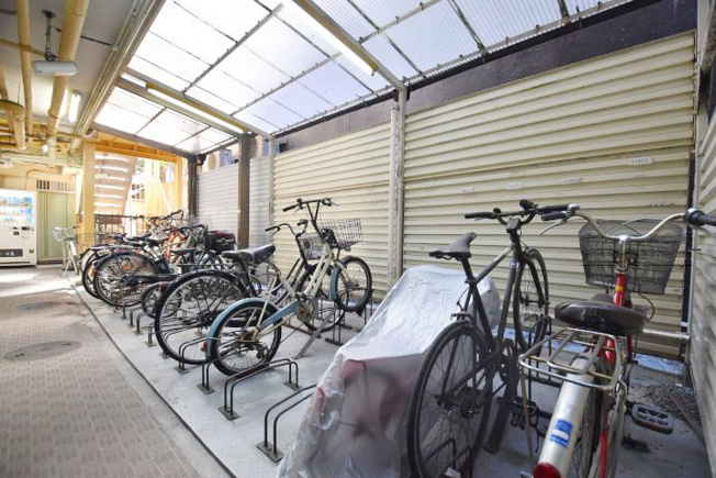 【駐輪場】 | パラシオン笹塚 | 自転車置き場。マンションの共用部にあたります。空きの有無や駐輪料金、各戸の台数制限などについては、改めてお問い合わせください。～即日のご見学可能～　お問合せはお気軽にどうぞ。
