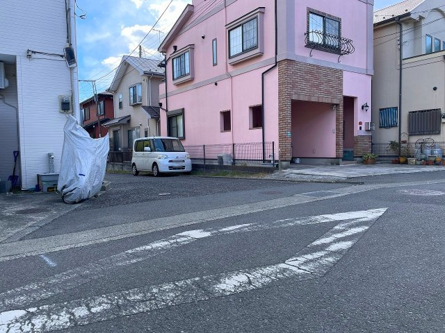 【前面道路含む現地写真】 | □■寒川町岡田 中古戸建■□ | 平坦地につき徒歩、自転車でのご移動もラクラクです！