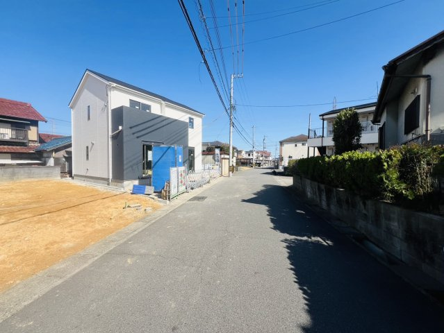 知多郡阿久比町草木東郷24番地『仲介手数料無料』新築戸建ての前面道路含む現地写真