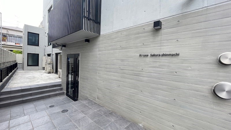 RJカーサ桜新町のエントランス