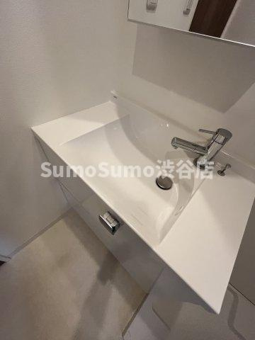 Reframe 5 池尻大橋の洗面所|明るい洗面所です