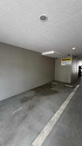 Renoas HAKATAの駐車場
