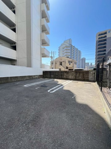 Renoas HAKATAの駐車場