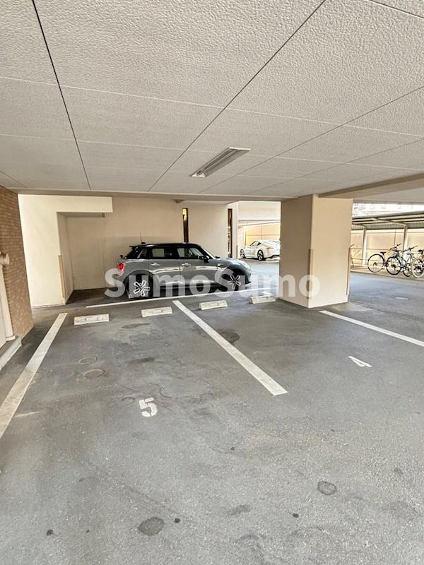 RJRプレシア南福岡の駐車場