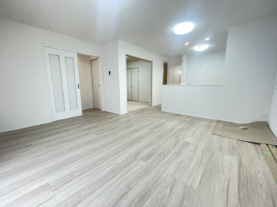 【居間・リビング】 | 沖縄市知花（全3棟）A号棟 | A号棟　LDK16.75帖♪