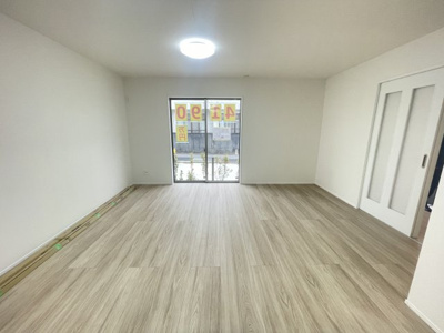 【居間・リビング】 | 沖縄市知花（全3棟）A号棟 | A号棟　LDK16.75帖♪