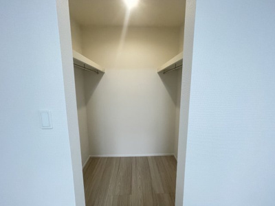 【収納】 | 沖縄市知花（全3棟）A号棟 | A号棟　洋室7.75帖＋WIC付き♪