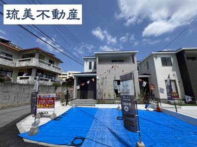 【外観】 | 沖縄市知花（全3棟）A号棟 | A号棟　並列駐車3台完備♪