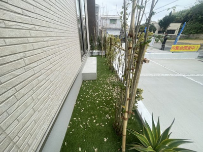 【庭】 | 沖縄市知花（全3棟）A号棟 | A号棟　素敵な植栽付き♪