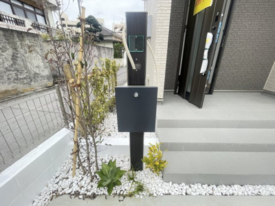 【設備】 | 沖縄市知花（全3棟）A号棟 | A号棟　鍵付きポスト♪