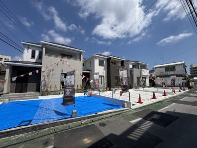 【外観】 | 沖縄市知花（全3棟）A号棟 | A号棟　並列駐車3台完備♪