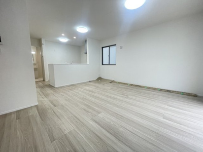 【居間・リビング】 | 沖縄市知花（全3棟）A号棟 | A号棟　LDK16.75帖♪